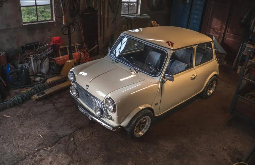 Mini Classic Old English White 1984 998 cc-02