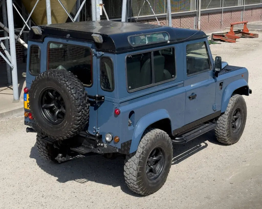 defender 90 arles blue with black roof