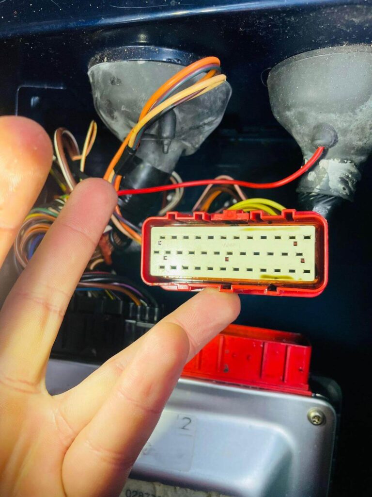 TD5 red ECU plug with oil contamination 