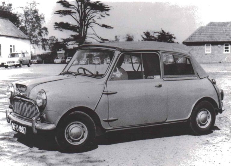 Mini Cabriolet Crayford no.1 - AFO 887