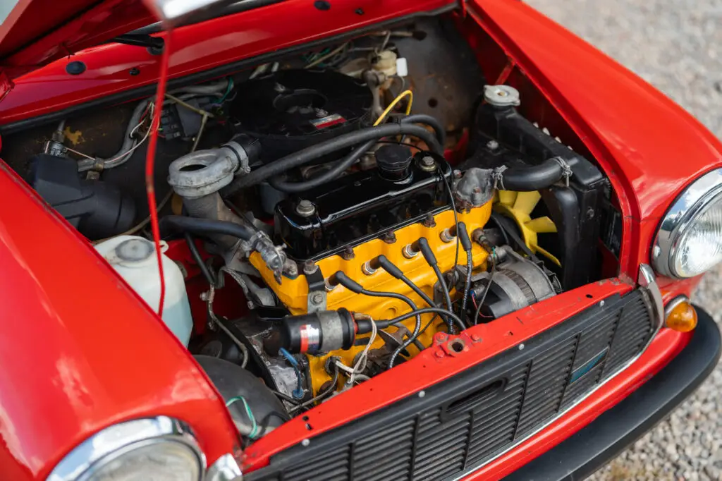 Engine bay of Mini HLE, factory-fresh appearance